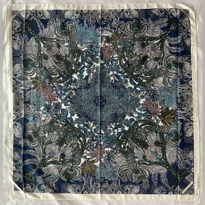 R-2237- Women's Scarf Blue Green Cream Colors NWT